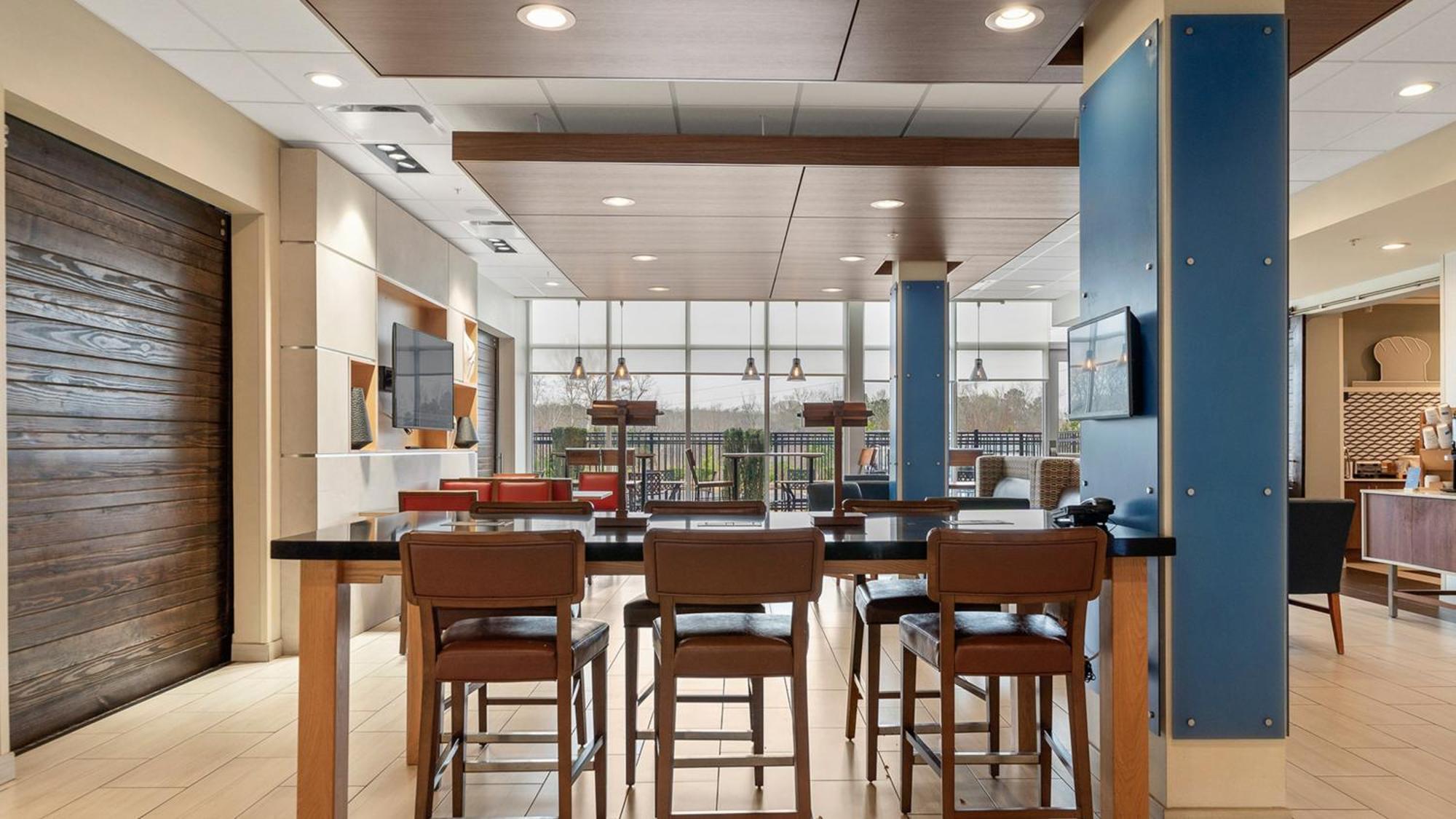 Holiday Inn Express & Suites Macon North By Ihg Экстерьер фото